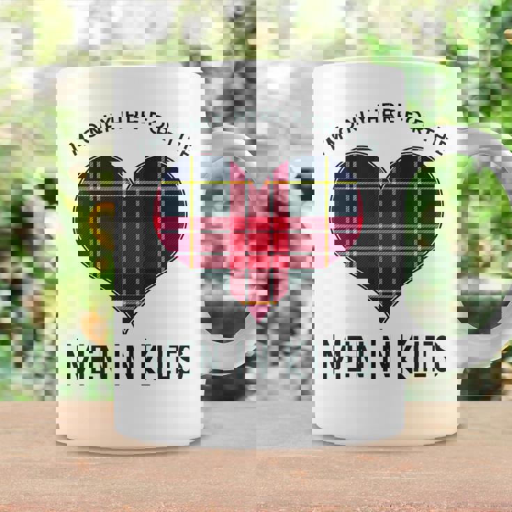 I'm Only Here For The In Kilts タータンチェック ハート コーヒーマグ ギフトのアイデア