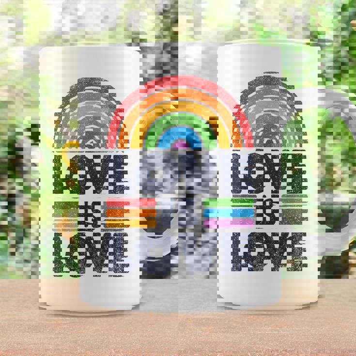 Lgbtq Love Is Love Gay Pride Lgbt Ally Rainbow Flagintage コーヒーマグ ギフトのアイデア