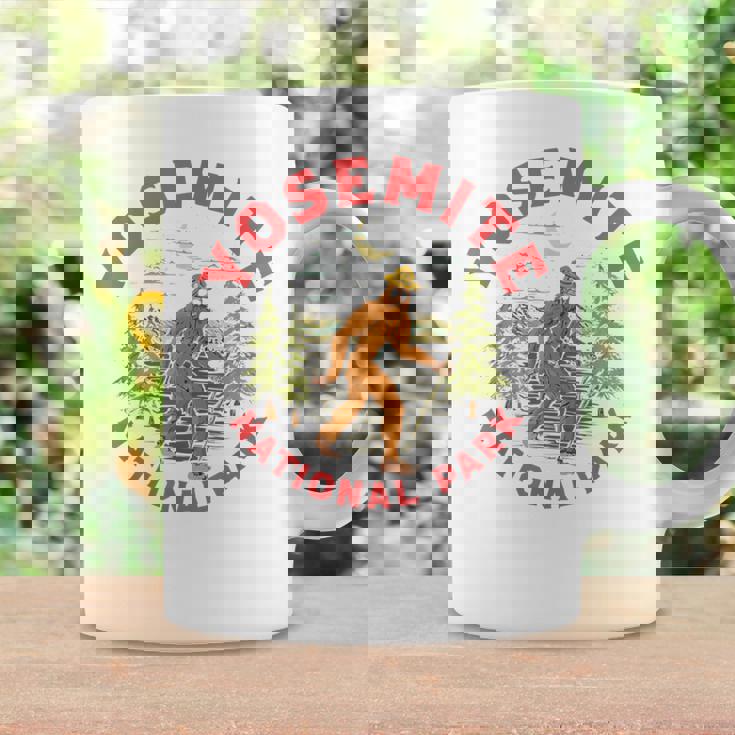 Yosemite National Park Ranger Bigfoot 80Sasquatch コーヒーマグ ギフトのアイデア