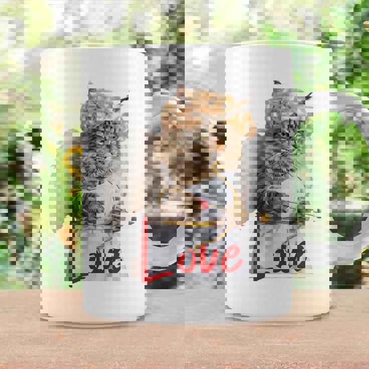 キューピッドコスチュームを着た面白い猫、聖バレンタインの猫の自撮り。 コーヒーマグ ギフトのアイデア