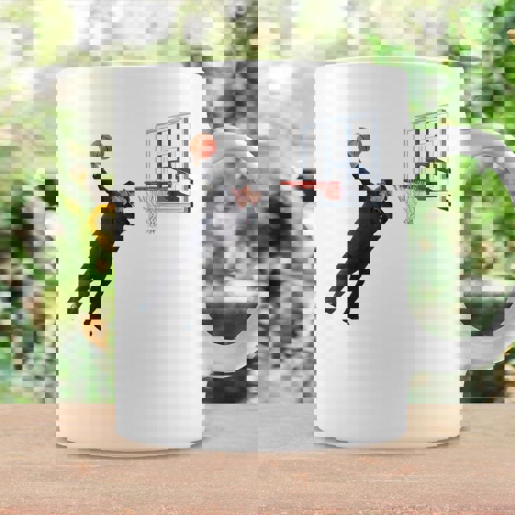 ダンキングダビングキムジョンウン北朝鮮バスケットボール コーヒーマグ ギフトのアイデア