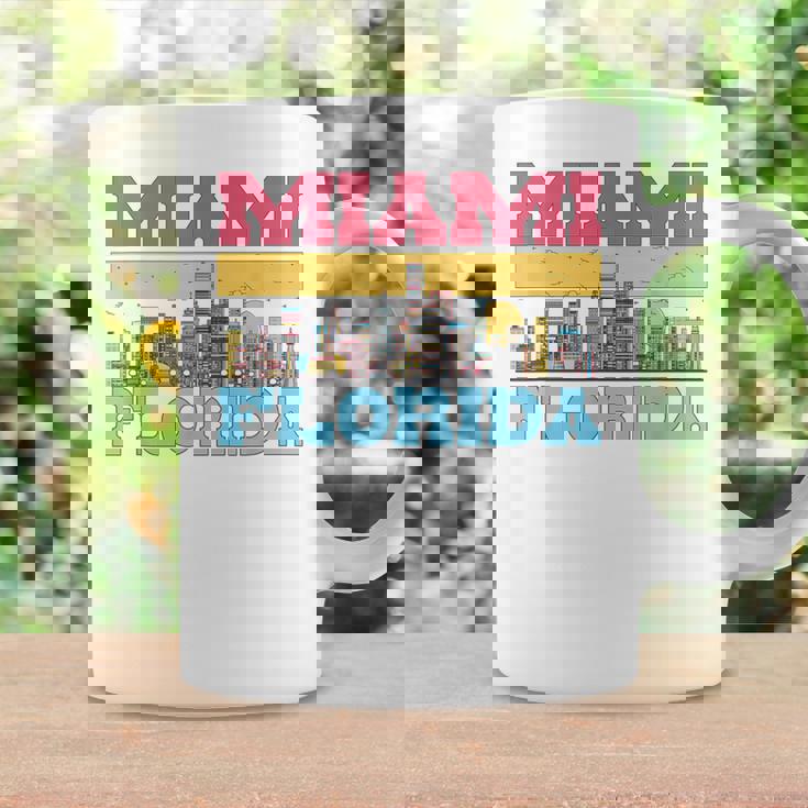 マイアミ フロリダ州 都市景観 お土産 モダン マイアミスカイライン コーヒーマグ ギフトのアイデア