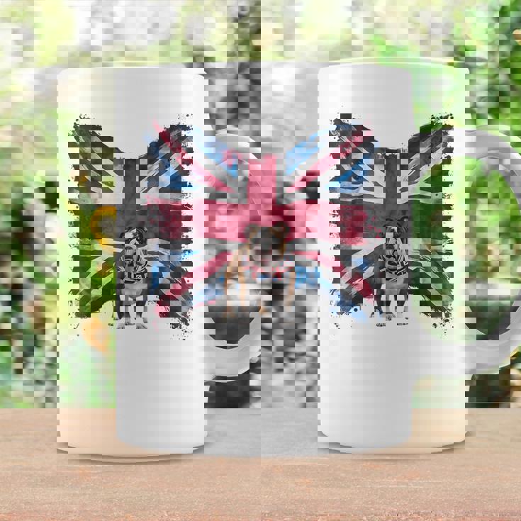 ユニオンジャックバンダナをかぶったブリティッシュブルドッグ、かわいい英国国旗。 コーヒーマグ ギフトのアイデア