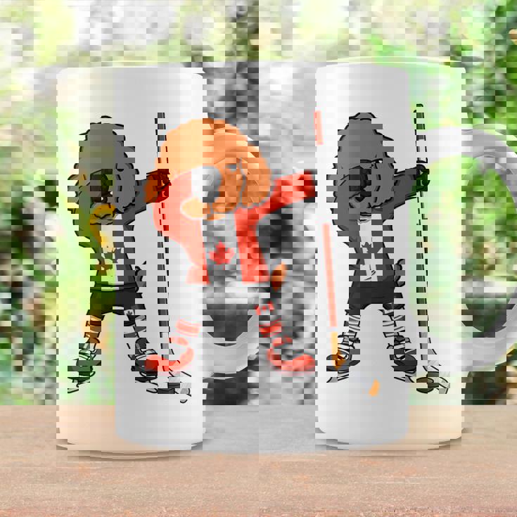 愉快なダビングプードル カナダ アイスホッケーファン ウィンタースポーツ コーヒーマグ ギフトのアイデア