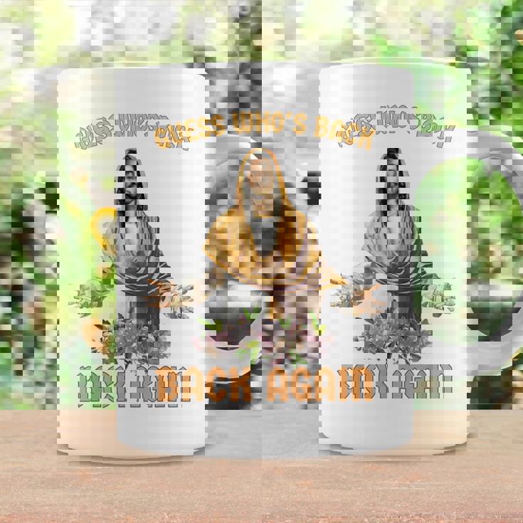 誰が戻ったと思う？また戻ってきましたイエスキリストハッピーイースター コーヒーマグ ギフトのアイデア