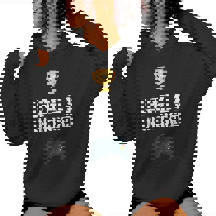 9歳 誕生日シャツ 男の子 女の子 ギフト 9歳 レベルアップ ゲーマー レディースパーカー