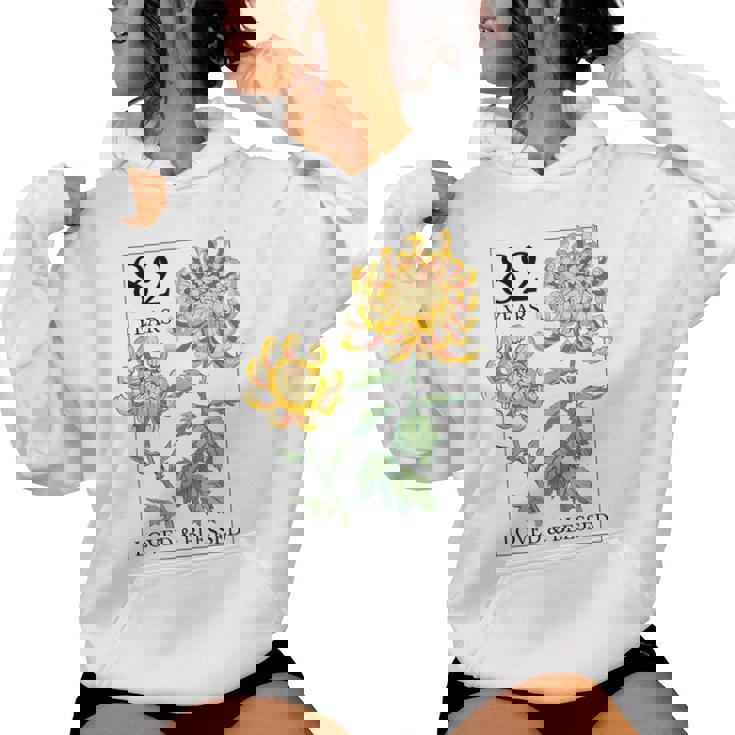 82 Years Loved And Blessed 花柄 フラワースタンプ 82歳の誕生日 レディースパーカー