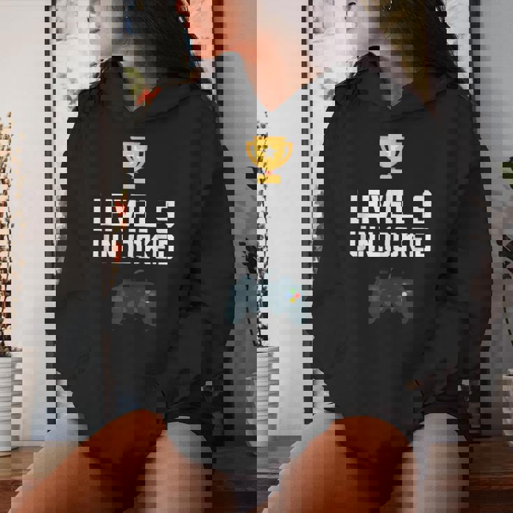 9歳 誕生日シャツ 男の子 女の子 ギフト 9歳 レベルアップ ゲーマー レディースパーカー 彼女への贈り物