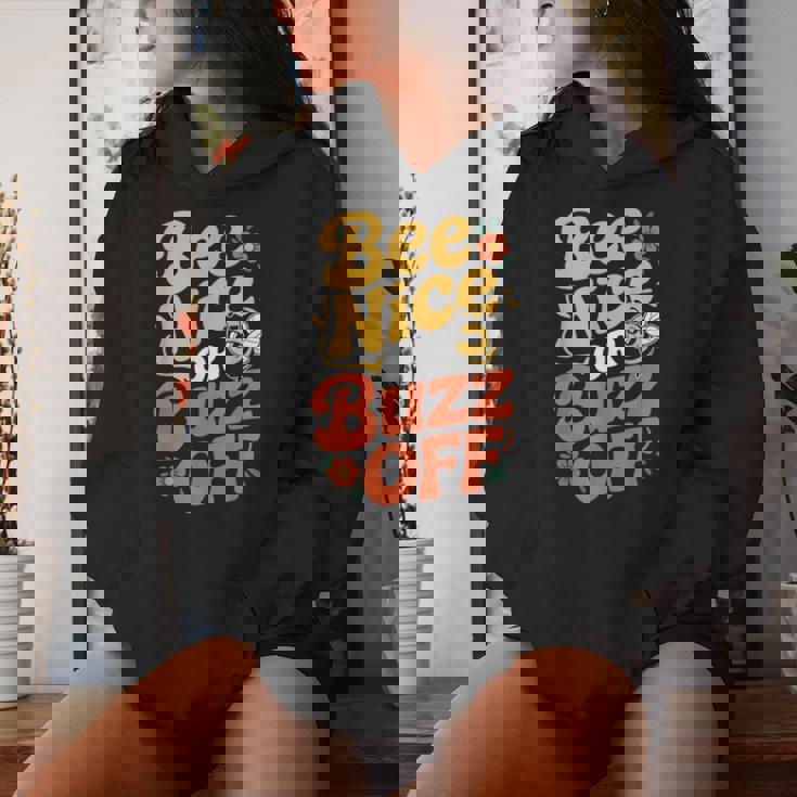 ミツバチ 養蜂家 ミツバチの巣立ち Bee Nice Or Buzz Off レディースパーカー 彼女への贈り物