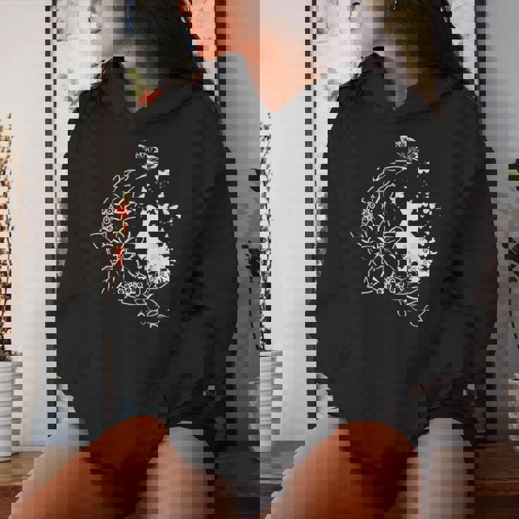 花柄の三日月と蝶を持った猫。 レディースパーカー 彼女への贈り物