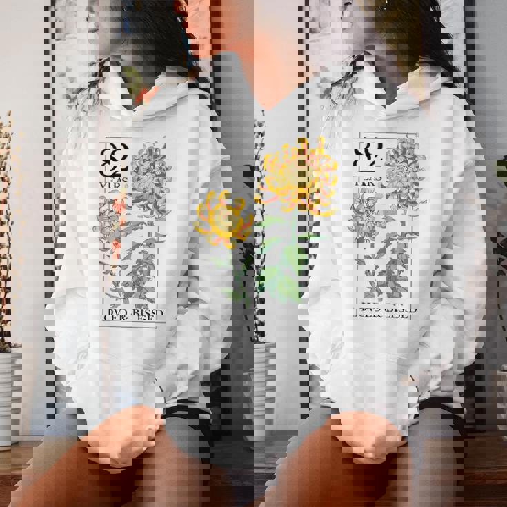 82 Years Loved And Blessed 花柄 フラワースタンプ 82歳の誕生日 レディースパーカー 彼女への贈り物