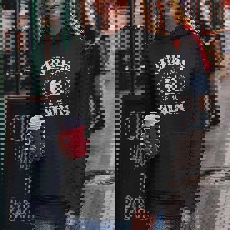 Cheers To 61歳 若い 61歳 61歳 誕生日 男性 女性 レディースパーカー 面白い贈り物