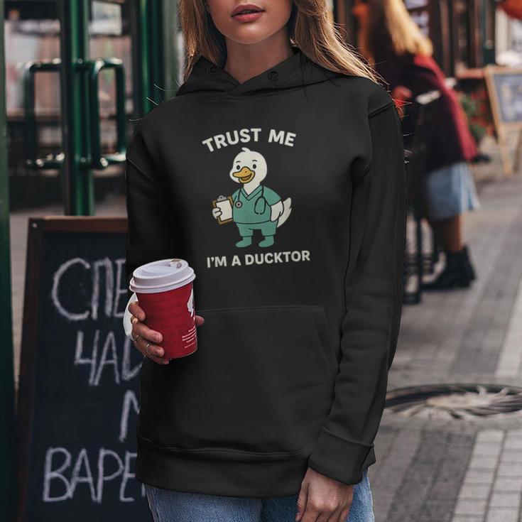 Trust Me I'm A Ducktor メディカルしゃれクワック ダックドクター レディースパーカー 面白い贈り物