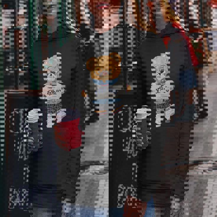 クールなテディベアの女の子と無料の抱擁イラストグラフィック。 レディースパーカー 面白い贈り物