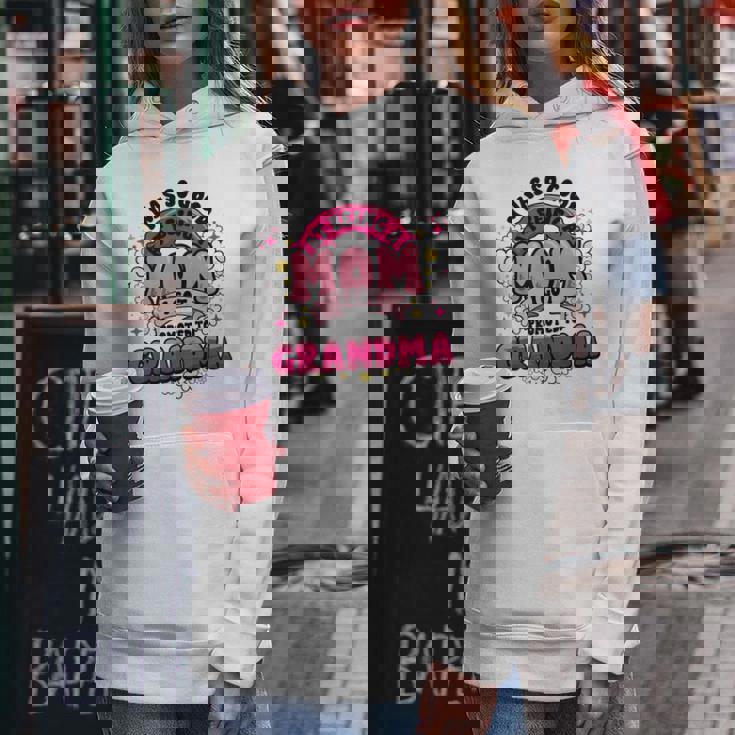 お母さんはおばあちゃんに昇進しました新しいおばあちゃんママ面白い母の日 レディースパーカー 面白い贈り物