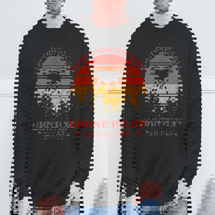 1970 年生まれのドローンパイロット、誕生日、クワドロコプター・ドローン スウェットシャツ 高齢者への贈り物