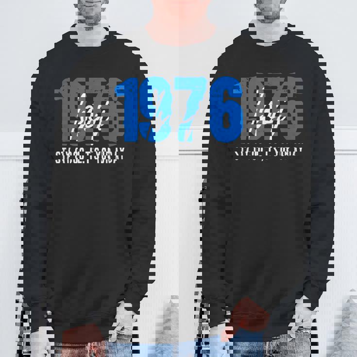 1976 誕生日 五十路祝い 50歳 大人の節目 クールでシンプルな数字デザイン スウェットシャツ 高齢者への贈り物