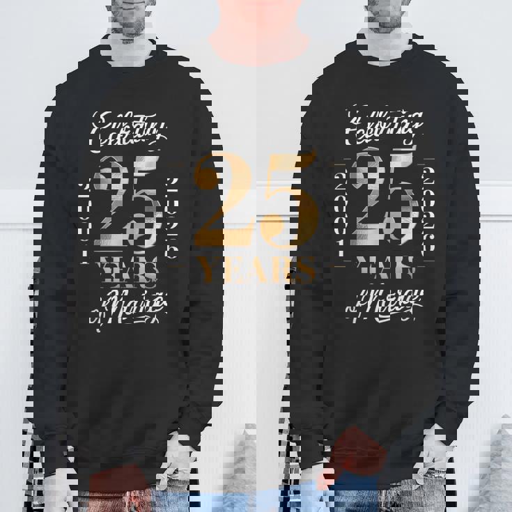 2001 年から 2026 年までのカップルの結婚 25 周年を祝う スウェットシャツ 高齢者への贈り物