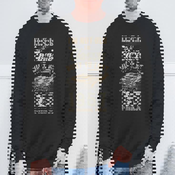 69歳の誕生日 1957年生まれのクラシックカー スウェットシャツ 高齢者への贈り物