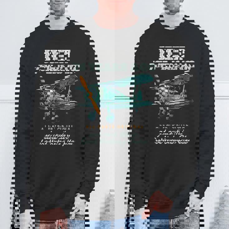 76年前に建てられた古いヴィンテージ飛行機76歳の誕生日男性。 スウェットシャツ 高齢者への贈り物