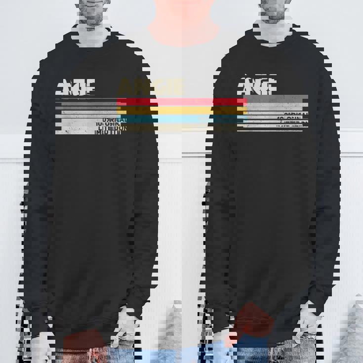 Angie パーソナライズ 名前 レトロ ヴィンテージ 70年代 80年代 90年代 誕生日 スウェットシャツ 高齢者への贈り物