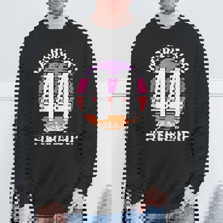 Celebrating 44 Years Of Friendship 面白いグループマッチング スウェットシャツ 高齢者への贈り物