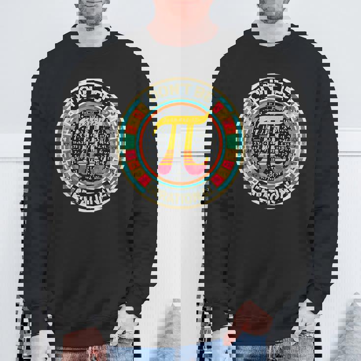 Don't Be Irrational レトロ ヴィンテージ シンボル Pi Day 算数教師 スウェットシャツ 高齢者への贈り物