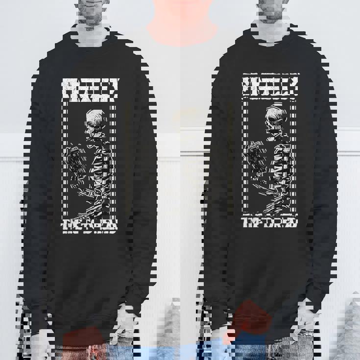 Finally Time To Read Book Lover Bookworm スケルトン 面白い本 スウェットシャツ 高齢者への贈り物