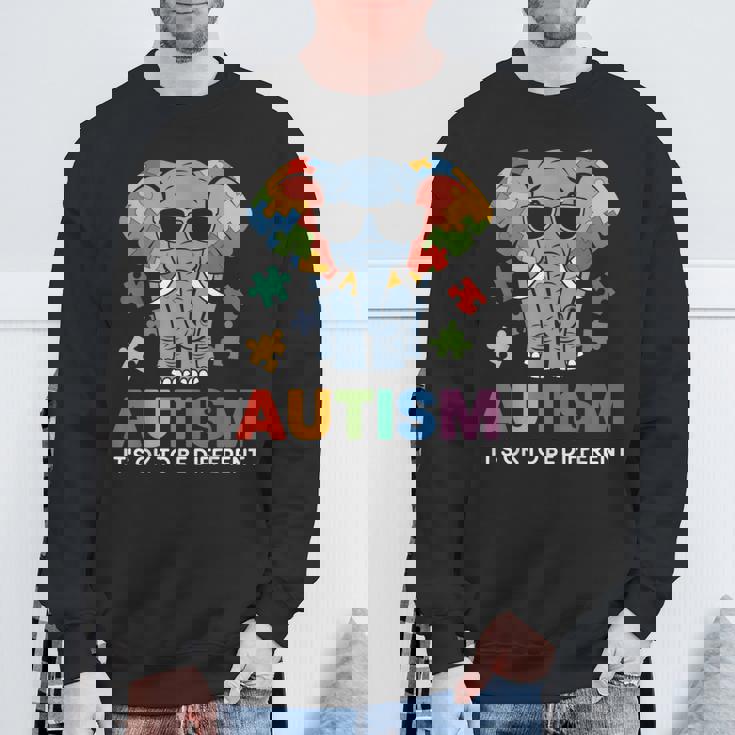 It's Ok To Be Different Awareness Elephant スウェットシャツ 高齢者への贈り物