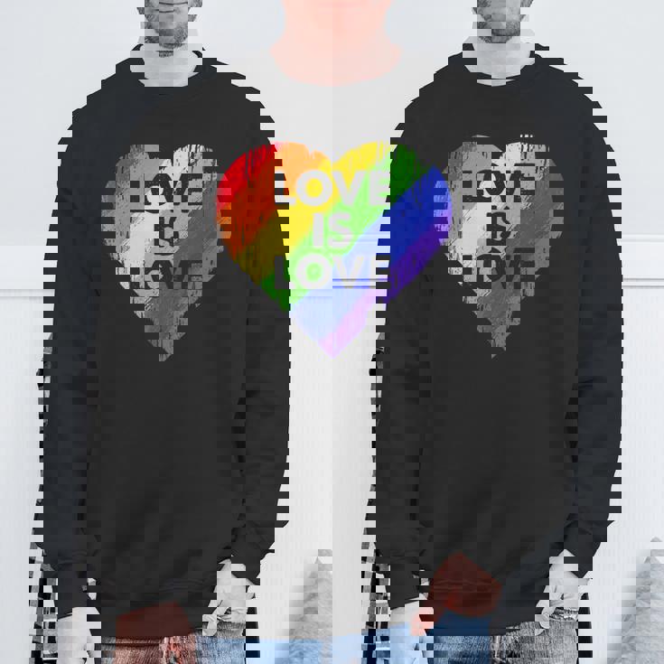 Lgbt Love Is Lovetシャツレトロハートゲイレズビアンプライド月間 スウェットシャツ 高齢者への贈り物