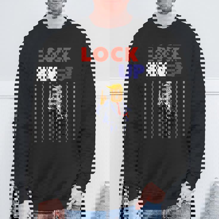 Lock Him Up Anti Trump Political スウェットシャツ 高齢者への贈り物