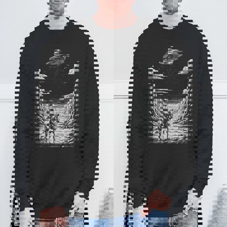 Lone Cowboy Watching Ufo 空飛ぶ円盤 キャニオン スウェットシャツ 高齢者への贈り物