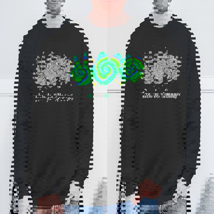 Peace Lovehenaniganst Patrick's Day Green Tie Dye スウェットシャツ 高齢者への贈り物