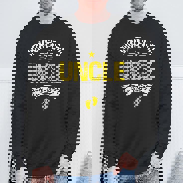 メンズ Promoted To Uncle Est 2027Oon To Be Dad スウェットシャツ 高齢者への贈り物