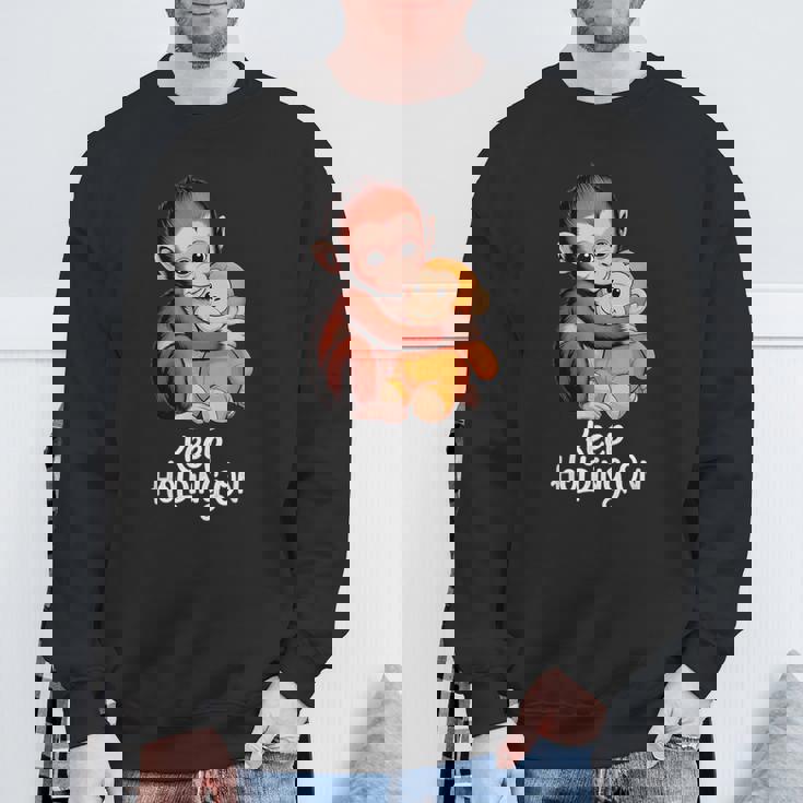 Punch Keep Holding On Cute Baby Monkey グラフィック スウェットシャツ 高齢者への贈り物