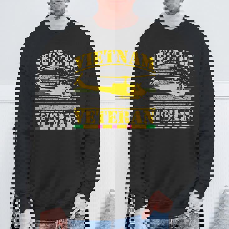 Vietnameteran Uh -1 Huey Helicopter Crew スウェットシャツ 高齢者への贈り物