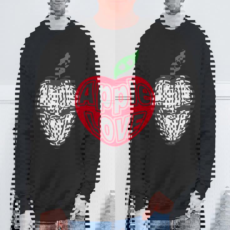 「Red Apple Fresh Fruit 」 ハート型 Love りんご フルーツ ユニークデザイン 長袖tシャツ スウェットシャツ 高齢者への贈り物