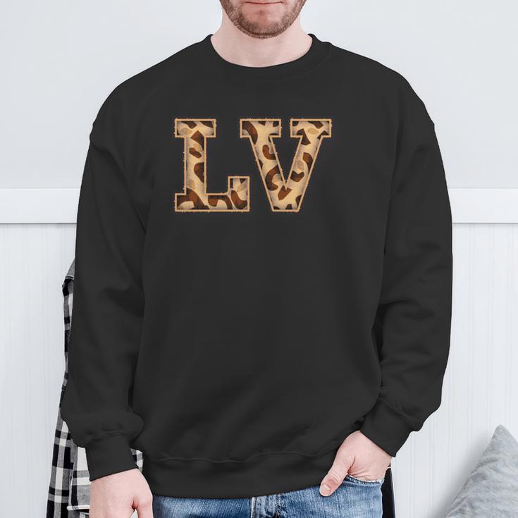 かわいい 文字 Lv イニシャル 名前 ヒョウ チーター動物 長袖tシャツ スウェットシャツ 高齢者への贈り物