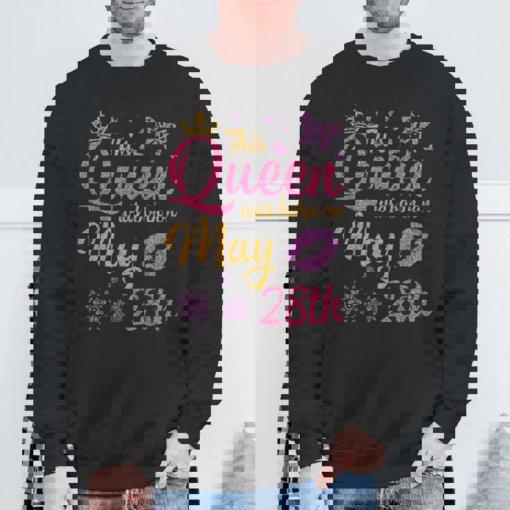 この女王は5月28日に生まれました。お誕生日おめでとうママ、叔母 スウェットシャツ 高齢者への贈り物