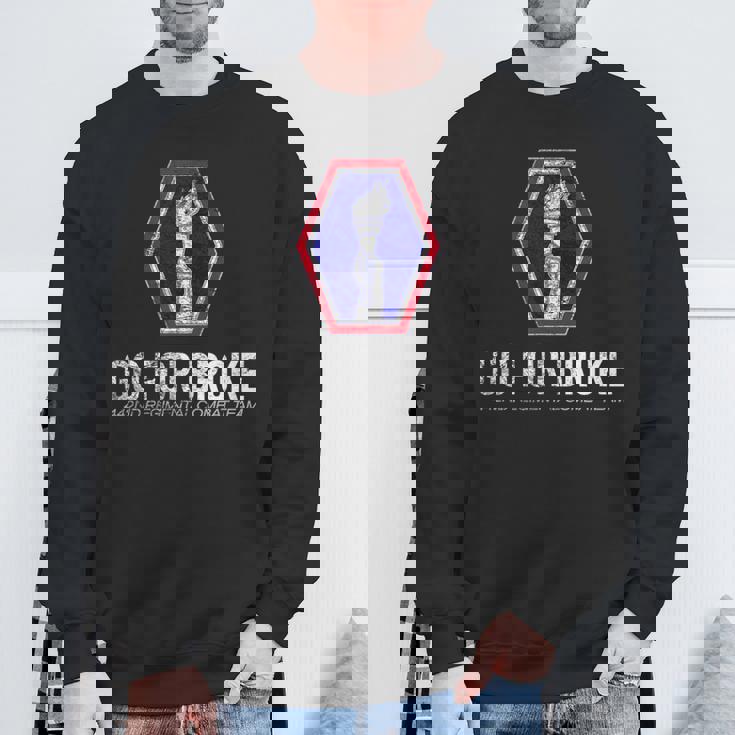 アメリカン・マローダー：第442連隊戦闘チーム・ゴー・フォー・ブローク スウェットシャツ 高齢者への贈り物