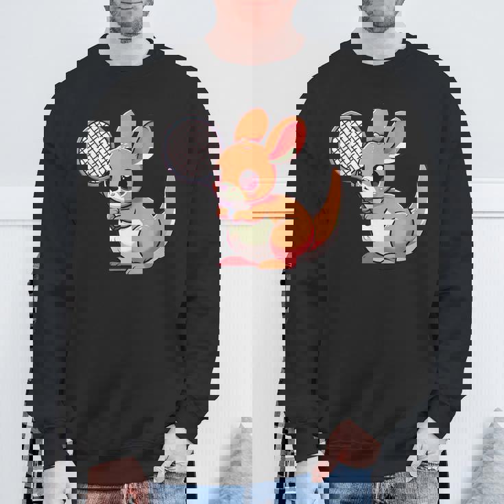 カンガルー かわいい ラケット スポーツ テニス プレイ 動物 キャラクター キュート スウェットシャツ 高齢者への贈り物