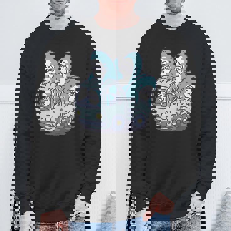 サメがたくさんトラックに 長袖tシャツ スウェットシャツ 高齢者への贈り物