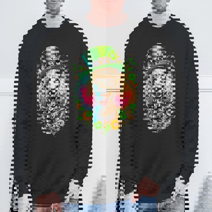 スタンダードプードル 犬 聖パトリックデー アートワーク スウェットシャツ 高齢者への贈り物