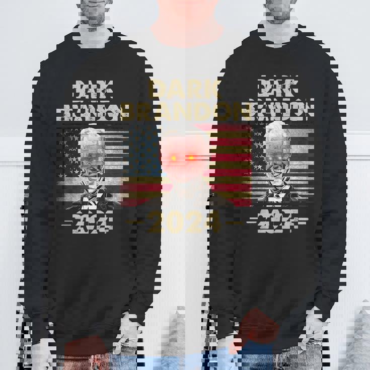 ダークブランドン・バイデン 2024 レトロフラッグ Usa ファニー ジョー・バイデン スウェットシャツ 高齢者への贈り物