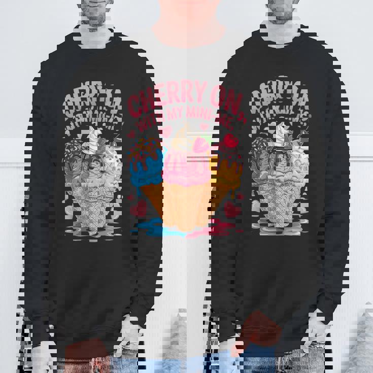 チェリー・オン・ウィズ・マイ・ミニ・ミー・アイスクリーム・ラブ スウェットシャツ 高齢者への贈り物