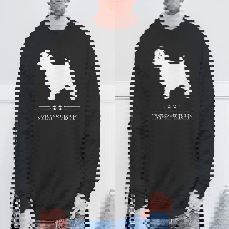 ノーフォークテリア犬の白いシルエット スウェットシャツ 高齢者への贈り物