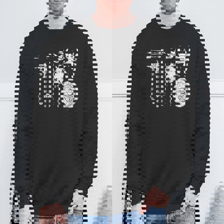 バイキング 戦士装備 剣 兜 斧 角 ヴァルハラ スウェットシャツ 高齢者への贈り物