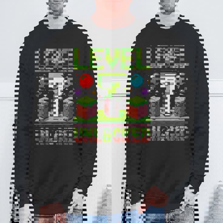 バースデーボーイシャツ レベル7 ロック解除 7歳の誕生日 男の子 スウェットシャツ 高齢者への贈り物