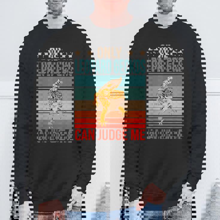 ヒョウモントカゲモドキは私を判断できる トカゲ 爬虫類 ヒョウモントカゲモドキ スウェットシャツ 高齢者への贈り物