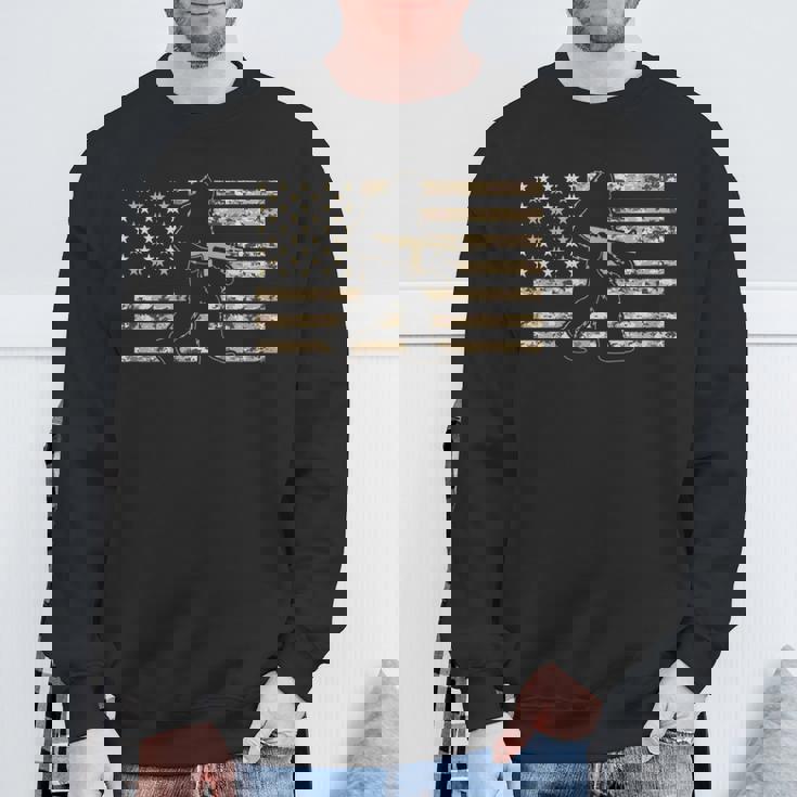 ビッグフットガンオーナー アメリカ国旗 ミリタリー サスカッチ Ar15 長袖tシャツ スウェットシャツ 高齢者への贈り物